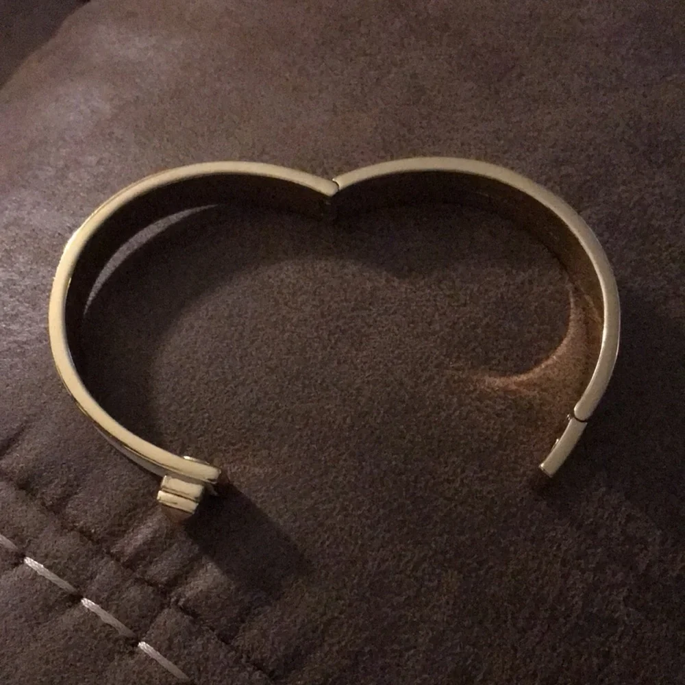 kate spade ivory hinged bangle bracelet with lock - Picture 4 of 5